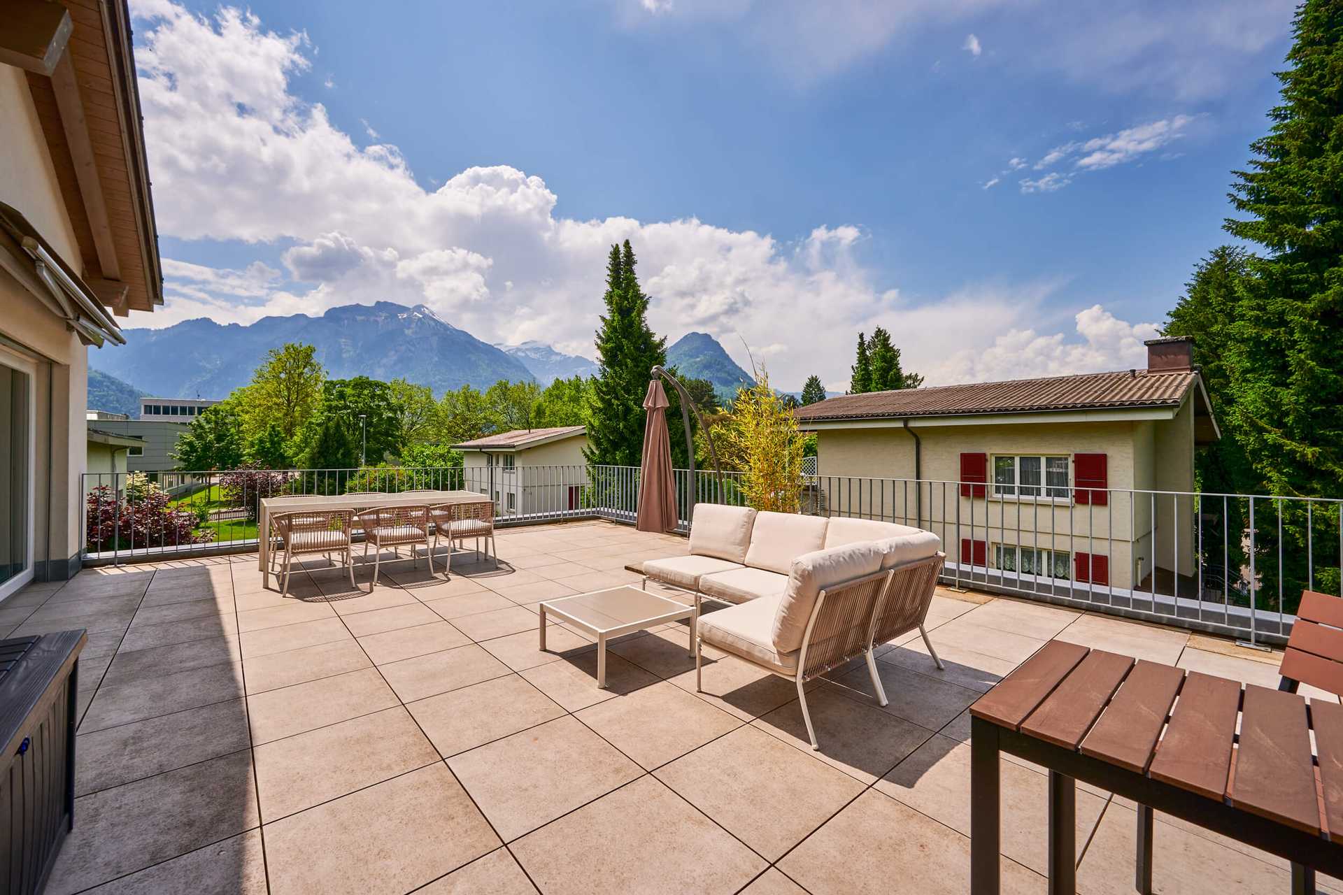 Terrace Vista, luxury apartment in Interlaken Niesen views