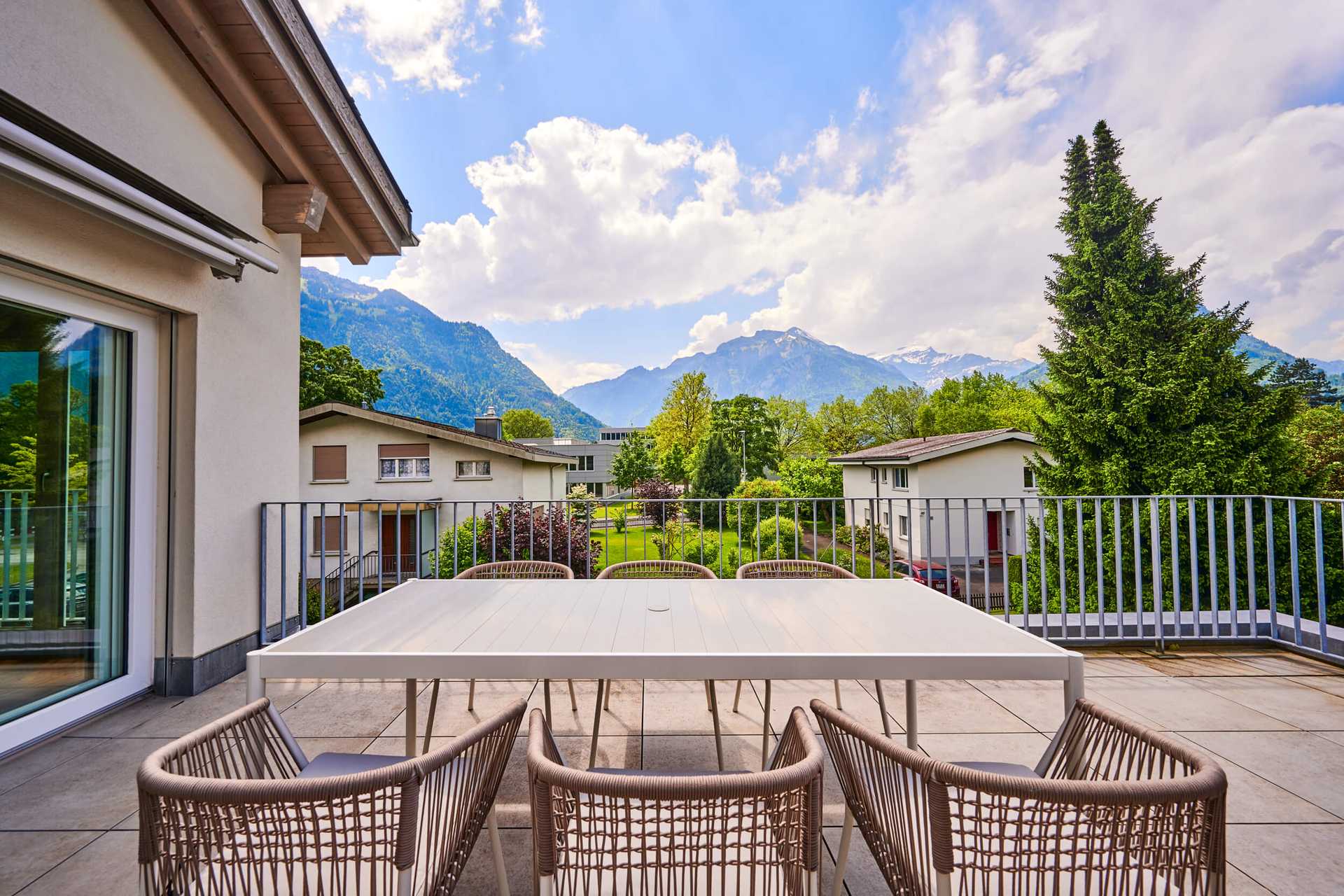 Terrace Vista, luxury apartment in Interlaken best views of the alps