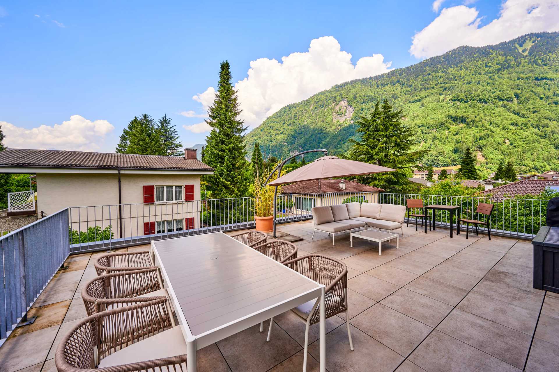 Terrace Vista, luxury apartment in Interlaken amazing views