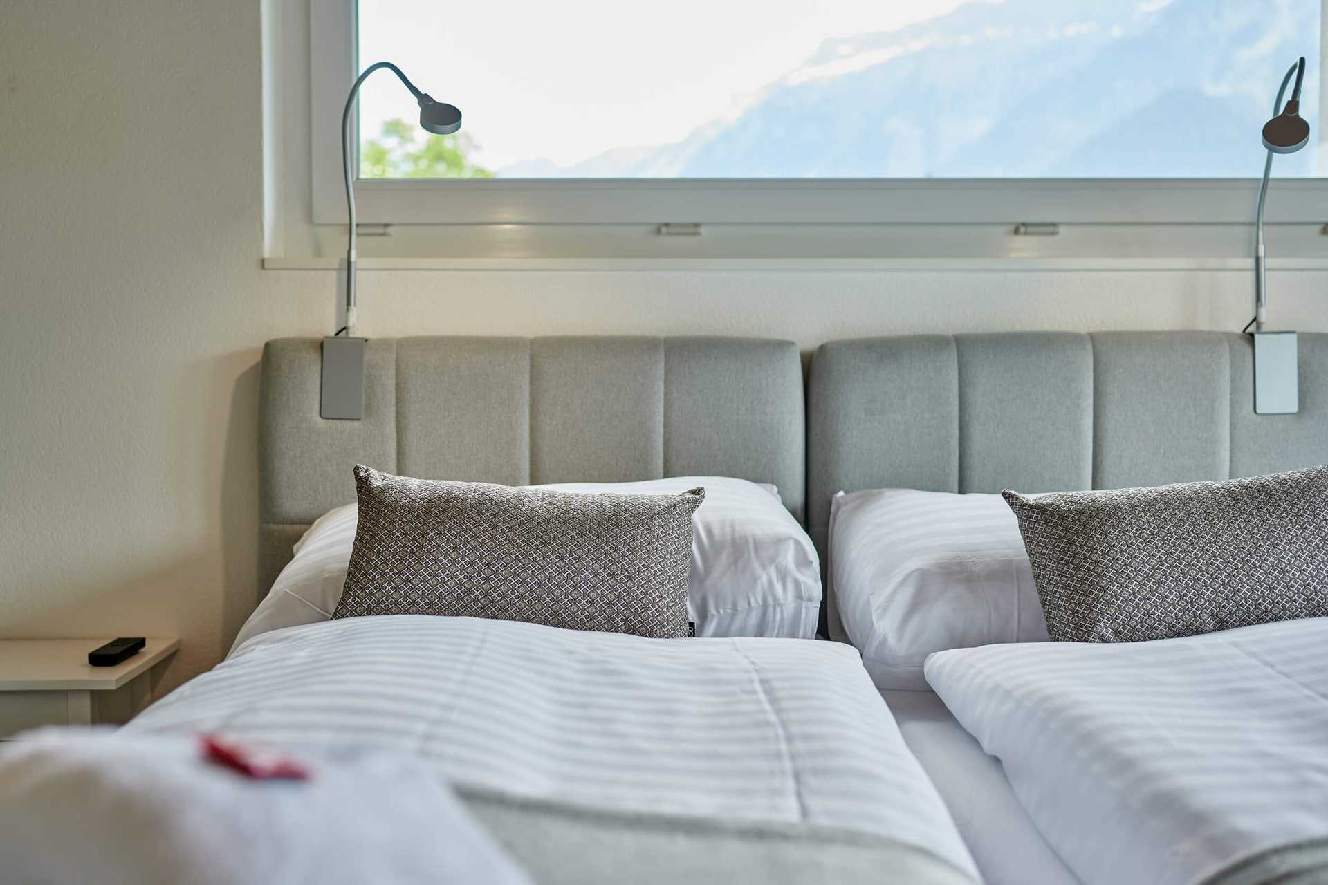 Terrace Vista, luxury apartment in Interlaken bed